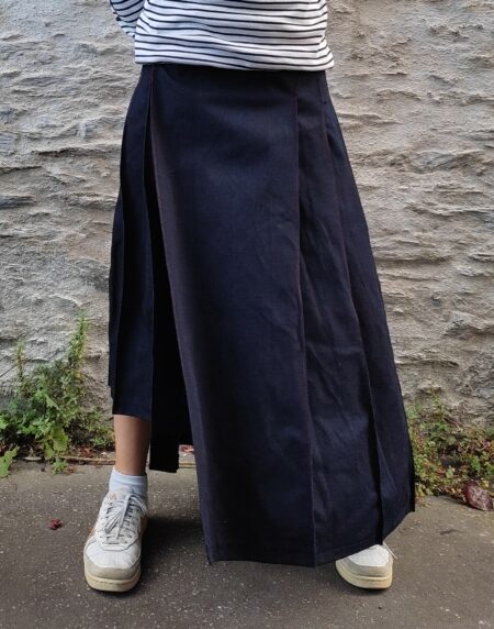kilt asymétrique sous les jupes des hommes